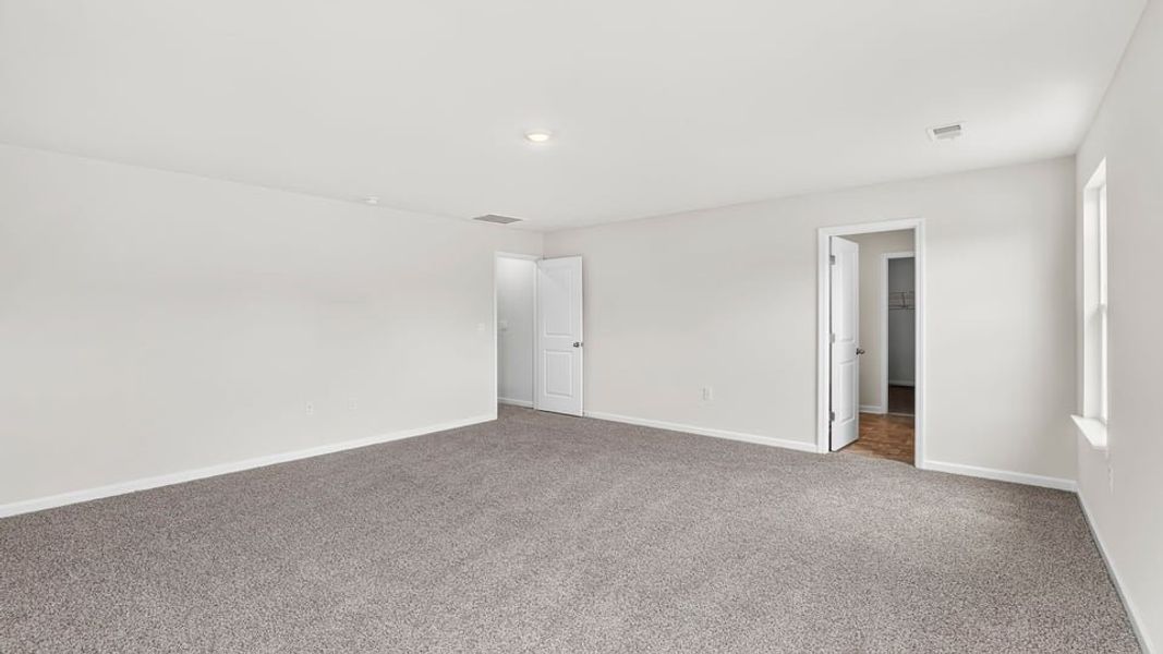 Spacious, unfurnished interior of a new home in Woodglen, Piedmont (Image 33).