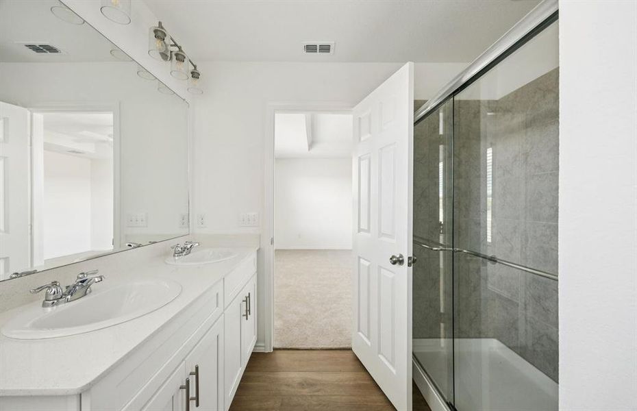 Spacious owner's private bath Spacious owner's private bath