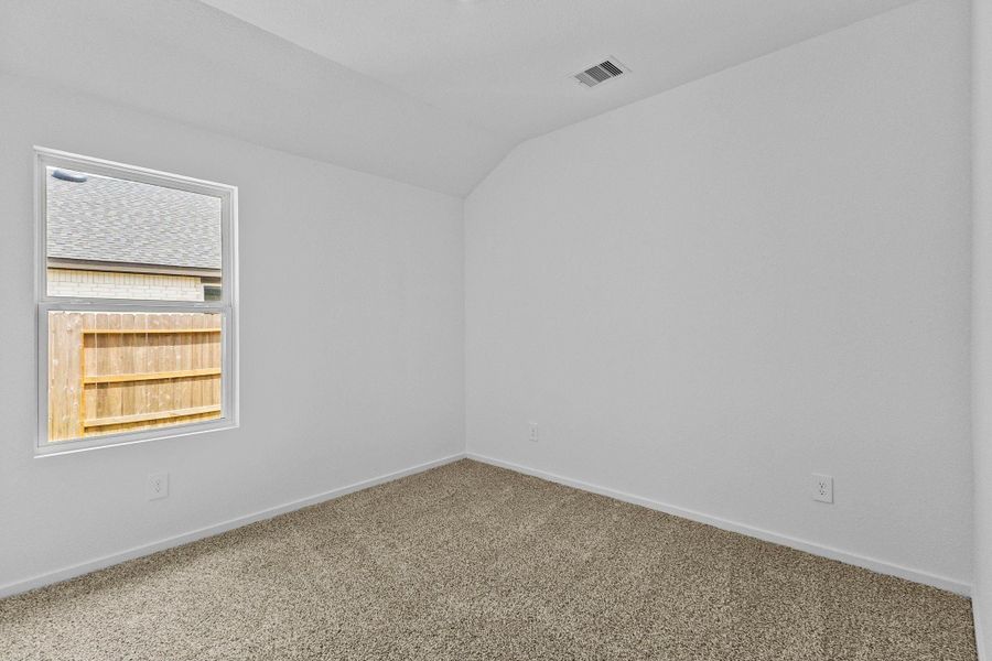 Spacious, unfurnished interior of a new home in Sunterra Lakes, Katy (Image 20).