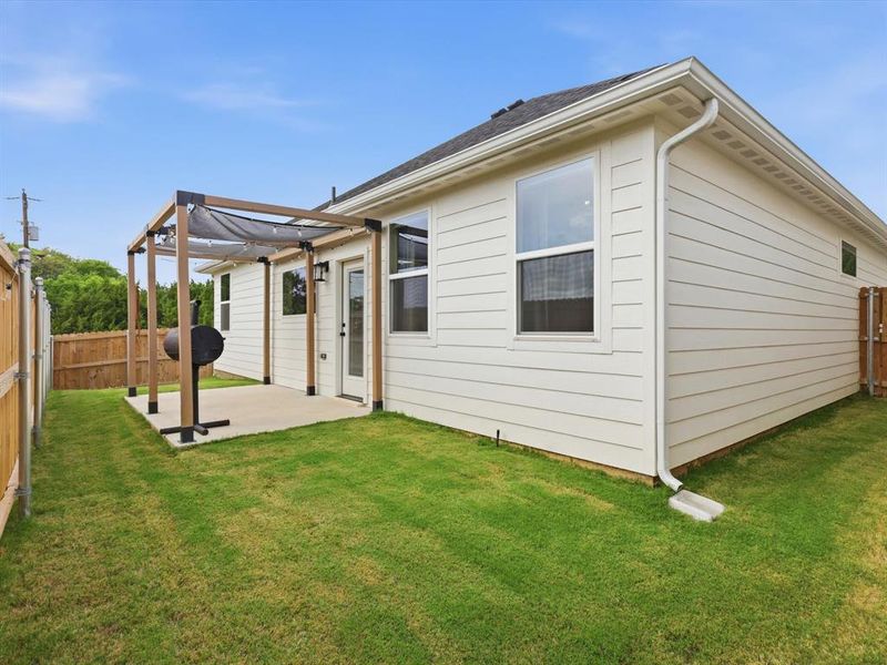 Back yard with immaculately maintained grass!