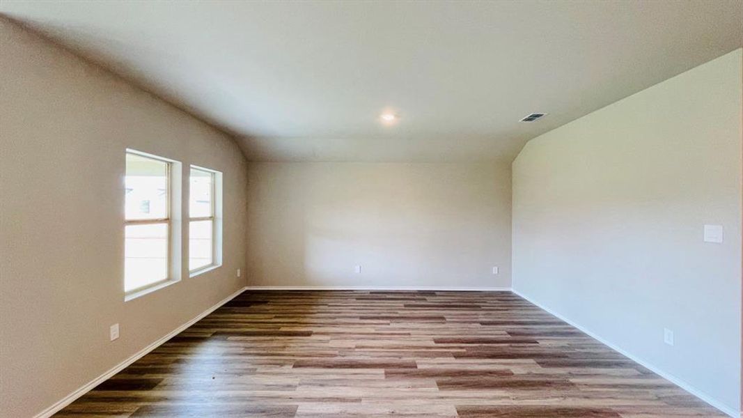 Spacious, unfurnished interior of a new home in Sunnycreek, Fort Worth (Image 14).
