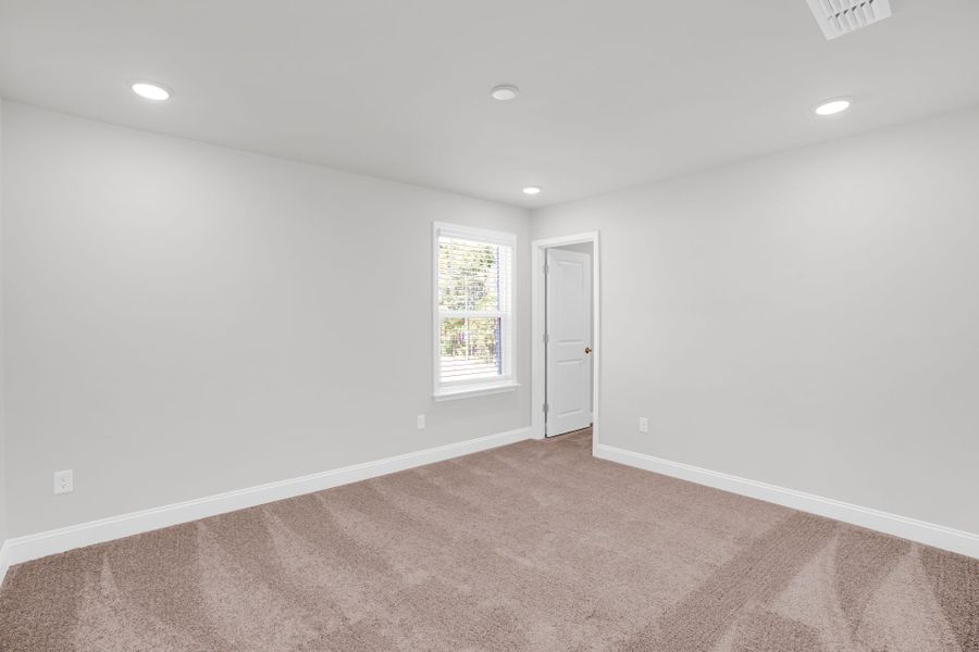 Spacious, unfurnished interior of a new home in Oakleaf Chase, Blythewood (Image 40).