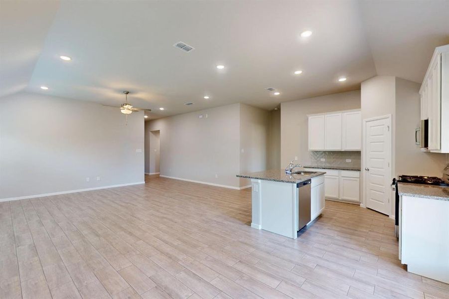 Spacious, unfurnished interior of a new home in Sagebrook, Argyle (Image 22). Spacious, unfurnished interior of a new home in Sagebrook, Argyle (Image 22).