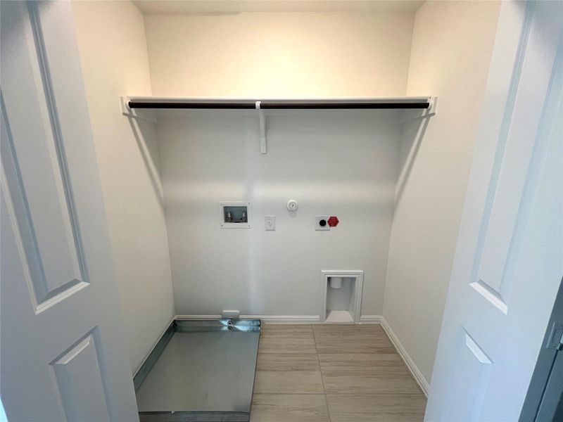 Spacious, unfurnished interior of a new home in Porter Country, Buda (Image 13).