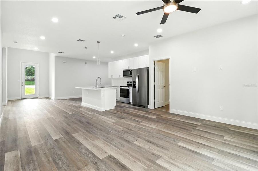 Spacious, unfurnished interior of a new home in , Citrus Springs (Image 35).