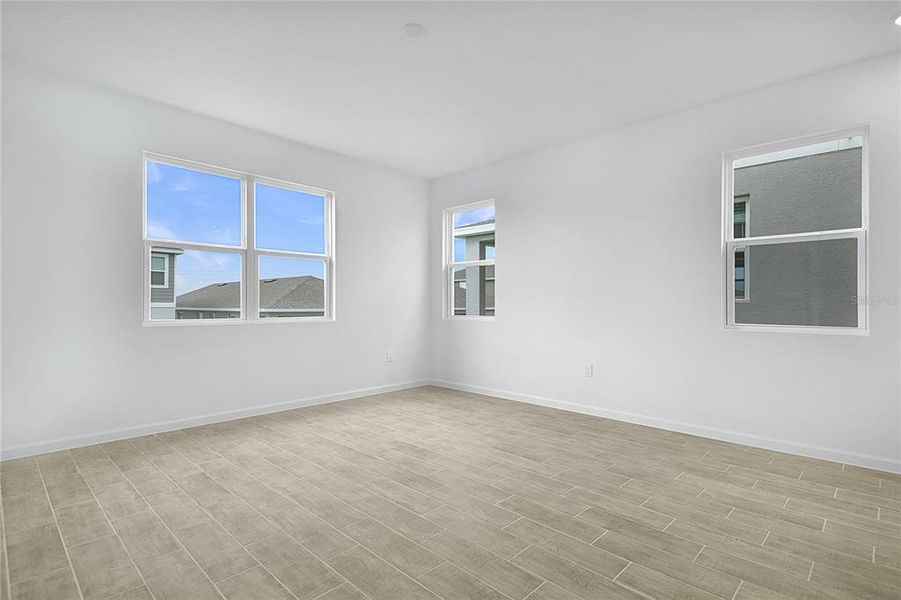 Spacious, unfurnished interior of a new home in Seasons at Scenic Terrace, Lake Hamilton (Image 12).