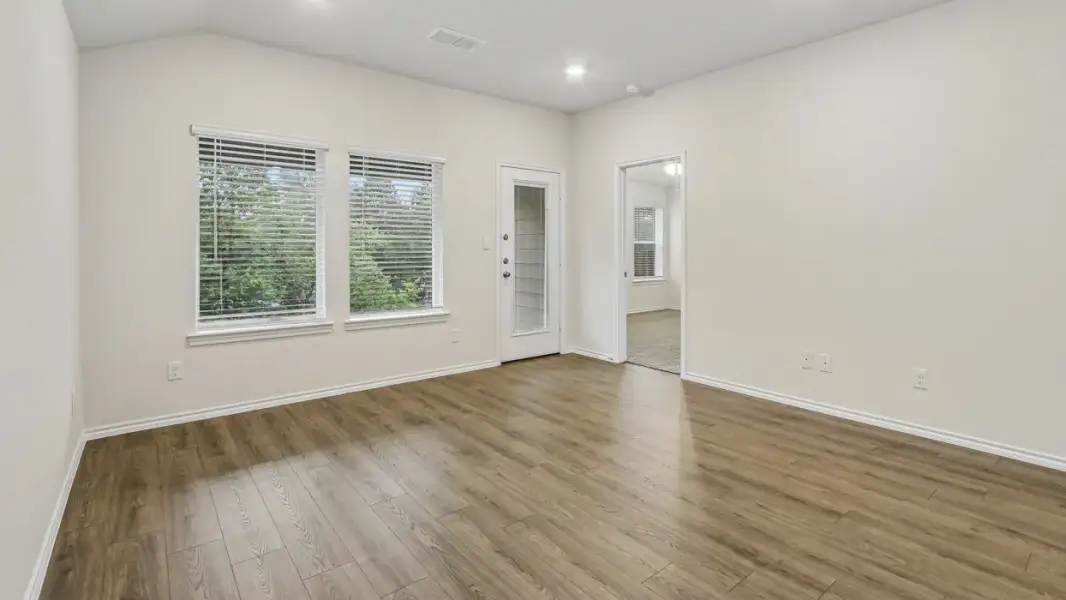 Spacious, unfurnished interior of a new home in Crossmill, Princeton (Image 5).