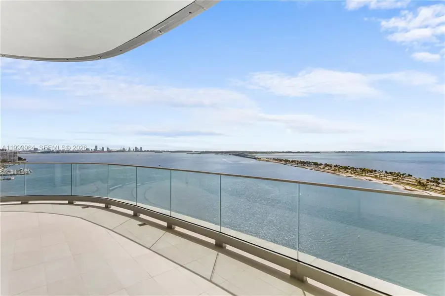 Condo located in Miami, FL showcasing its design and architecture (Image 4).
