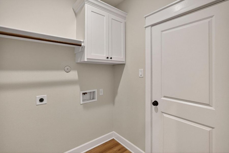 Spacious, unfurnished interior of a new home in , Snook (Image 21).