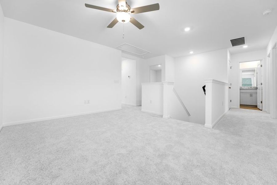 Spacious, unfurnished interior of a new home in Longview, Del Valle (Image 23).