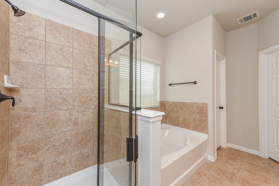 Representative furnished interior of a home built from the Floor Plan 2201 by Colina Homes in Grand Magnolia, Magnolia (Image 15).