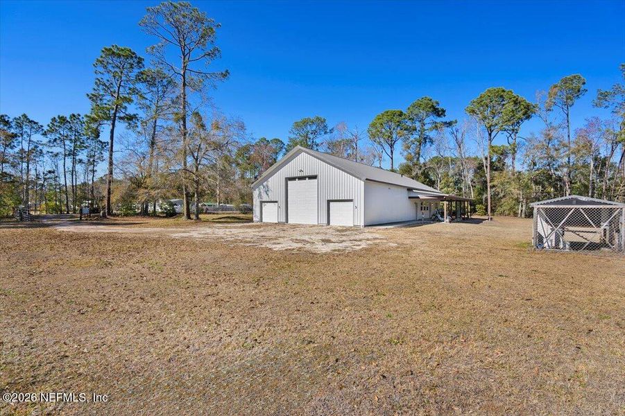 Exterior details and patio area of a home in , Jacksonville (Image 22).
