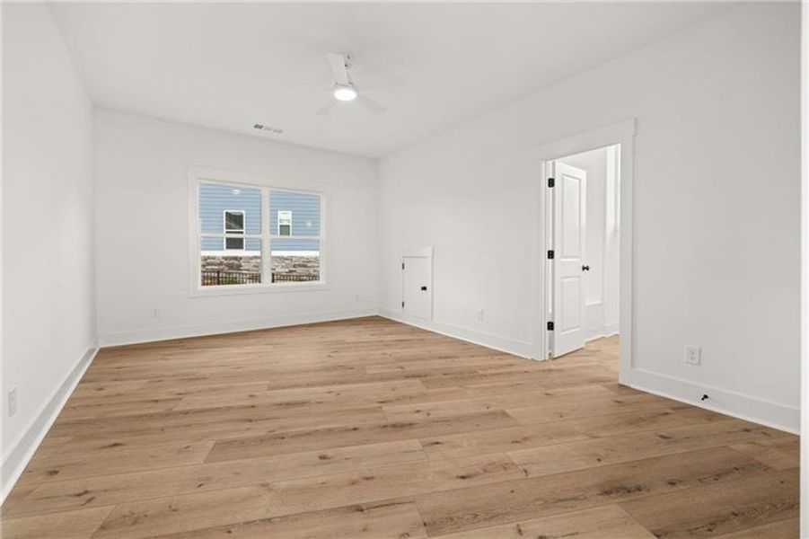 Spacious, unfurnished interior of a new home in , Jefferson (Image 49).