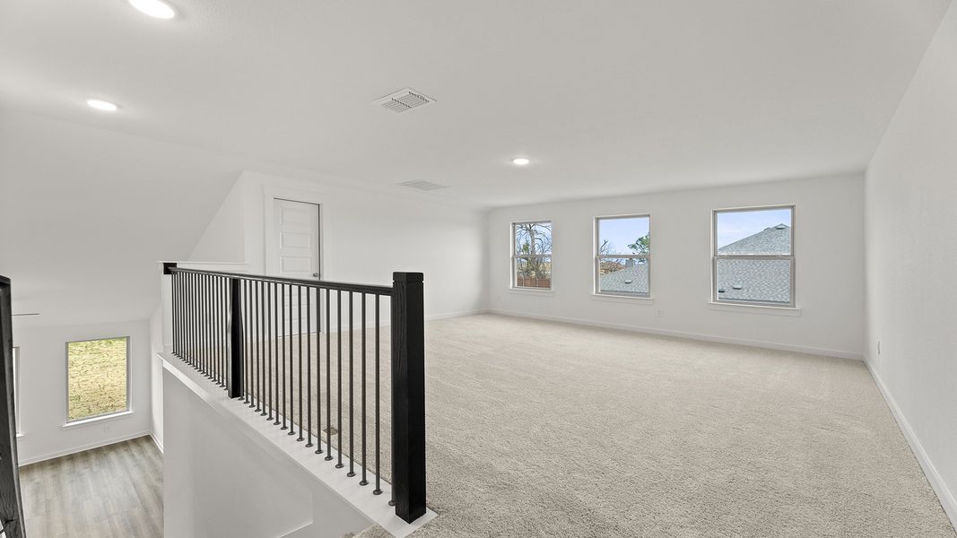 Spacious, unfurnished interior of a new home in Keeneland 50s, Aubrey (Image 22).