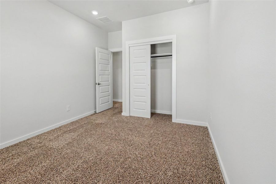 Spacious, unfurnished interior of a new home in Glendale Lakes, Rosharon (Image 31).