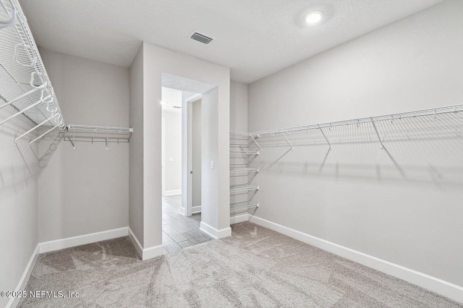 Spacious, unfurnished interior of a new home in Tributary 70', Yulee (Image 15).