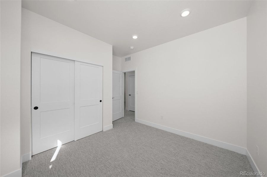 Spacious, unfurnished interior of a new home in Duet at Sterling Ranch, Littleton (Image 24).