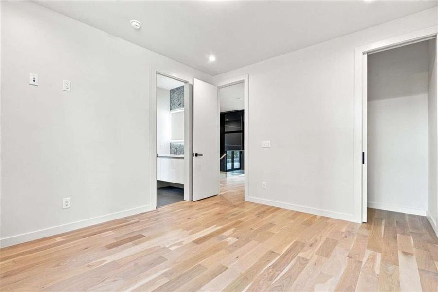 Spacious, unfurnished interior of a new home in , Atlanta (Image 20).