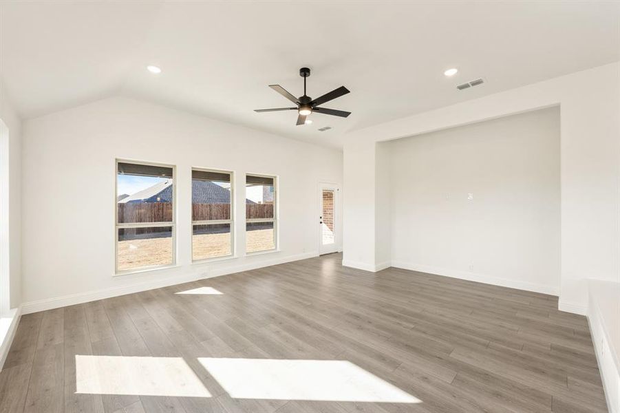 Spacious, unfurnished interior of a new home in Georgetown at Kings Fort, Kaufman (Image 27).