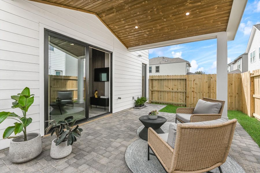 Exterior details and patio area of a home in Antigua, Houston (Image 27).