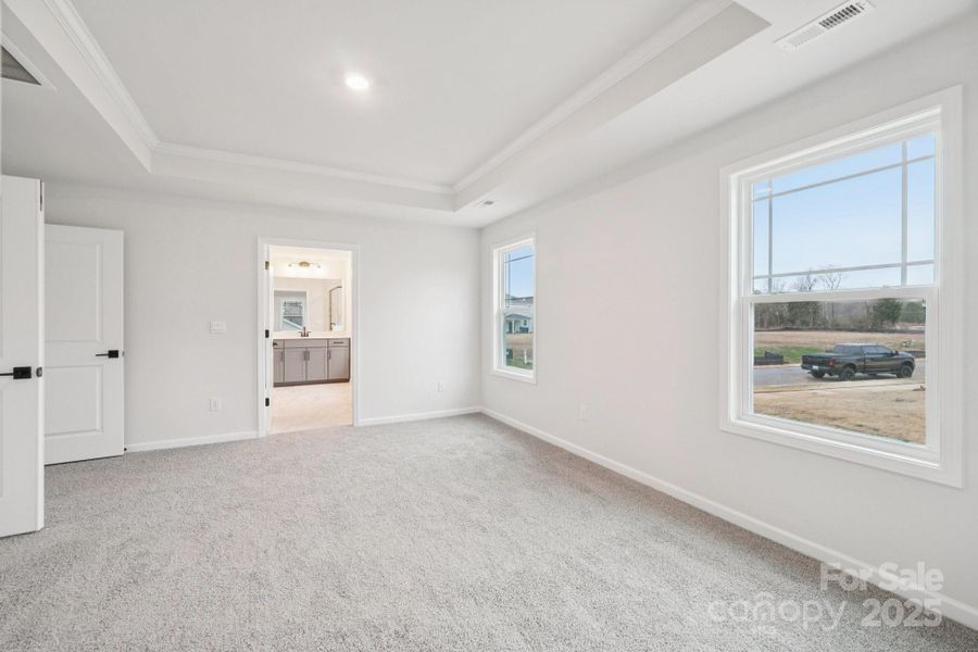 Spacious, unfurnished interior of a new home in Sylvan Creek, Denver (Image 22).