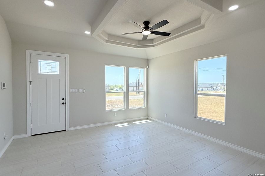 Spacious, unfurnished interior of a new home in , La Vernia (Image 21).