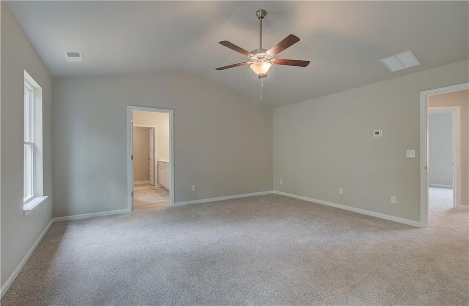 Spacious, unfurnished interior of a new home in Berkeley Lakes, Locust Grove (Image 28).