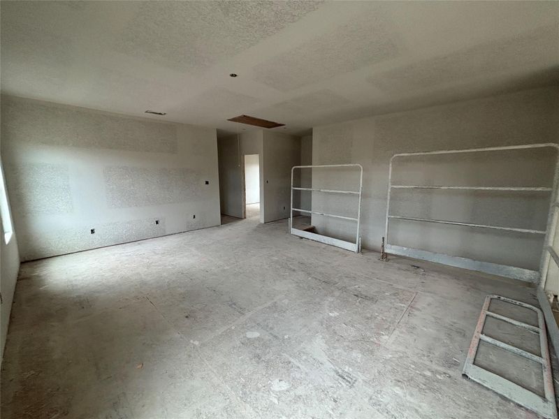 Spacious, unfurnished interior of a new home in Berry Creek Highlands, Georgetown (Image 10).