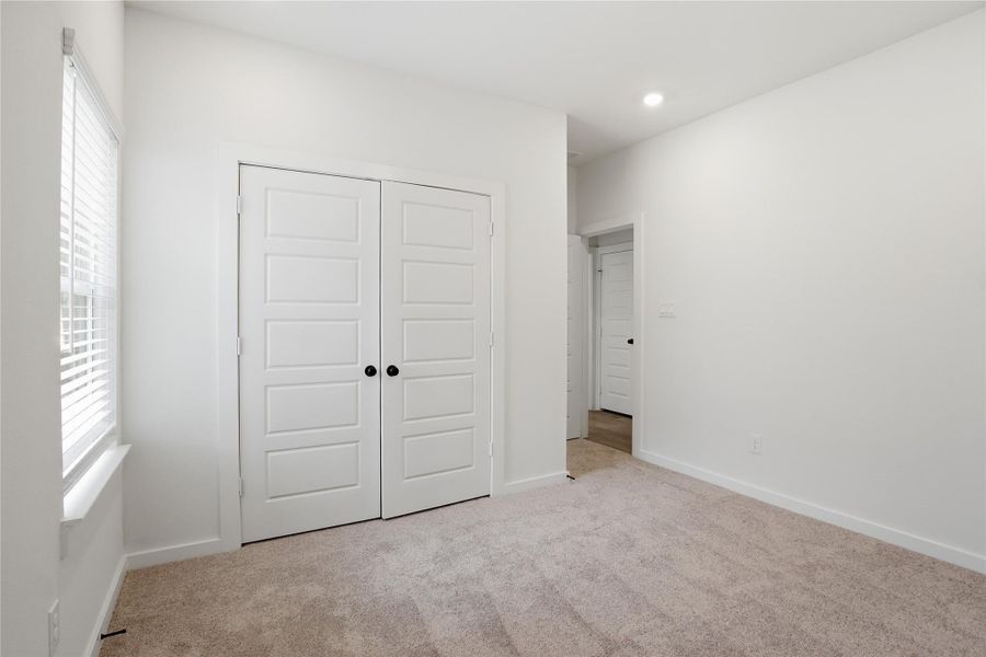 Spacious, unfurnished interior of a new home in Foxtail Palms, Manvel (Image 35).