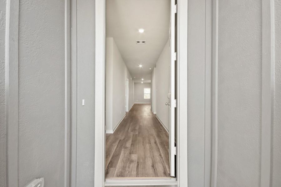 Spacious, unfurnished interior of a new home in Westridge Cove, Conroe (Image 27). Spacious, unfurnished interior of a new home in Westridge Cove, Conroe (Image 27).