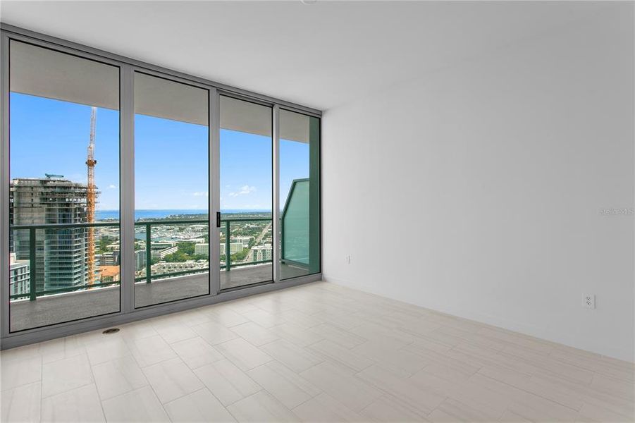 Spacious, unfurnished interior of a new home in , St. Petersburg (Image 37).