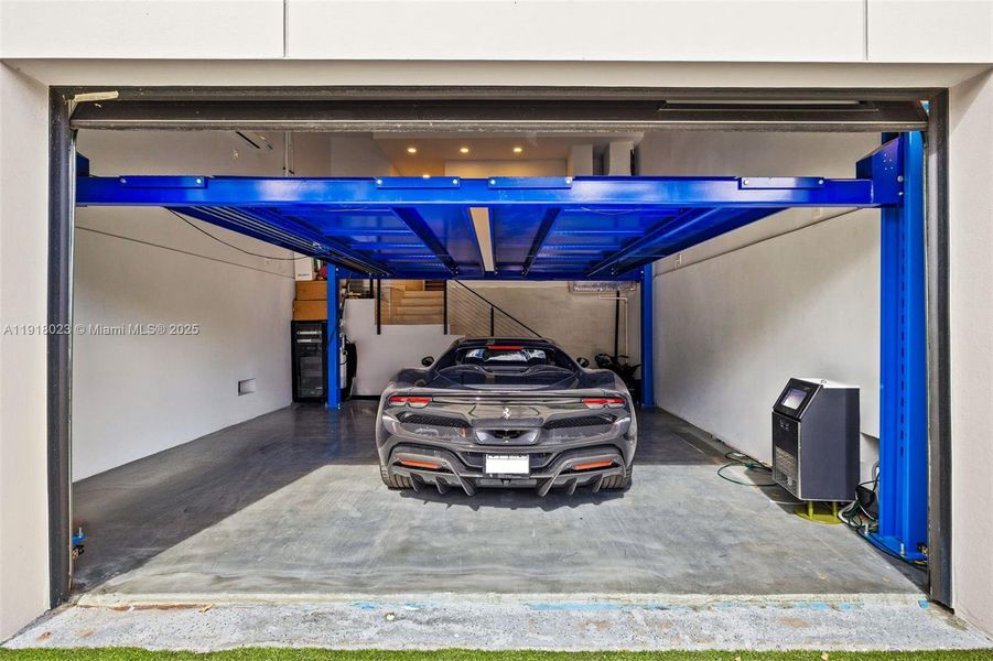 Exterior details and patio area of a home in , Miami (Image 40).