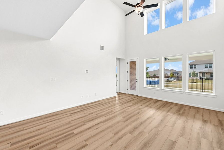 Spacious, unfurnished interior of a new home in University Heights, Round Rock (Image 21).