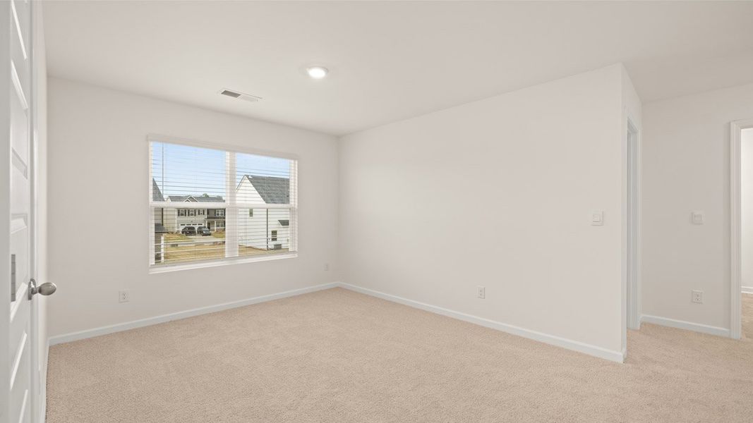 Spacious, unfurnished interior of a new home in Estates at Deer Hollow, Grovetown (Image 32).