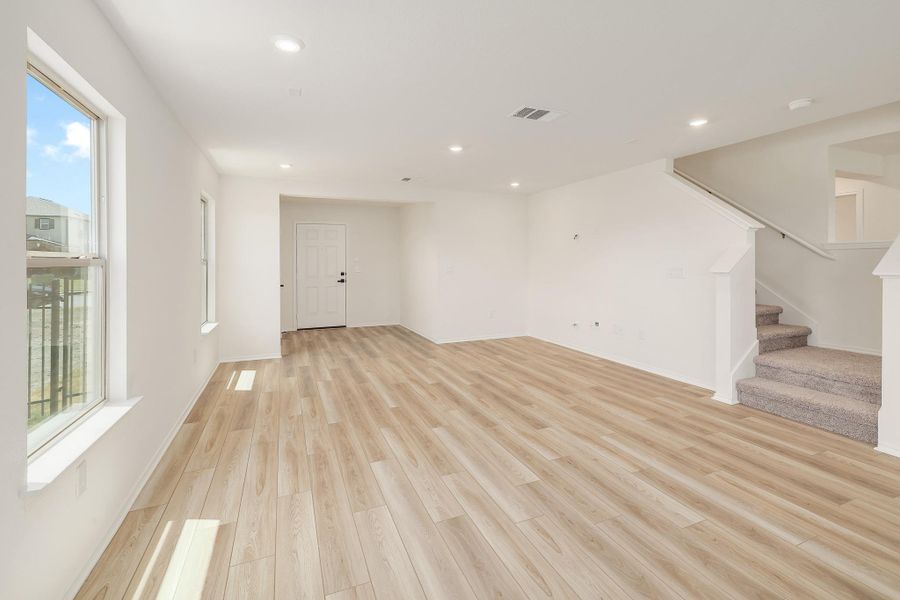 Spacious, unfurnished interior of a new home in Stoney Chase, Del Valle (Image 20).