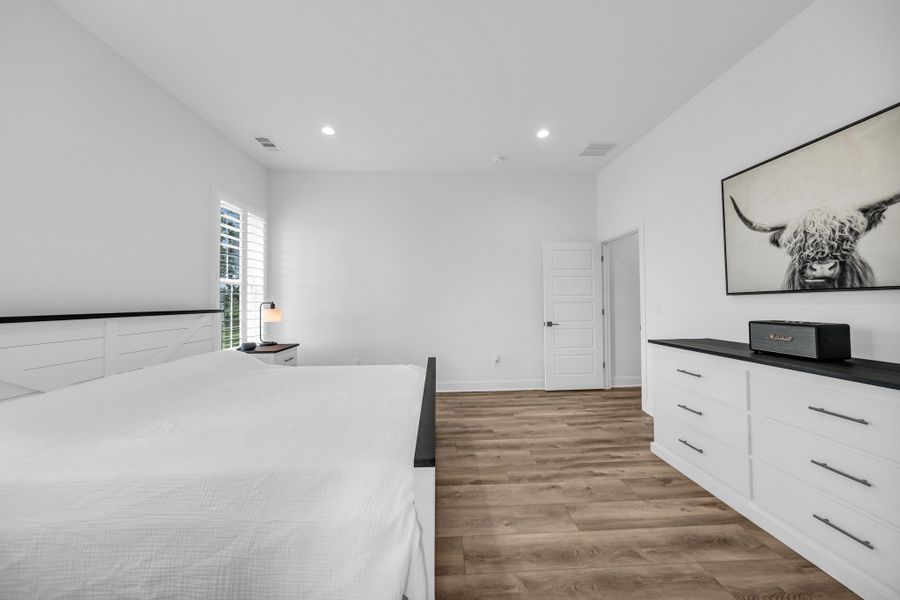 Representative furnished interior of a home built from the Lakeshore by Zeal Home Builders in Oak Water Ranch, Granbury (Image 30). Representative furnished interior of a home built from the Lakeshore by Zeal Home Builders in Oak Water Ranch, Granbury (Image 30).