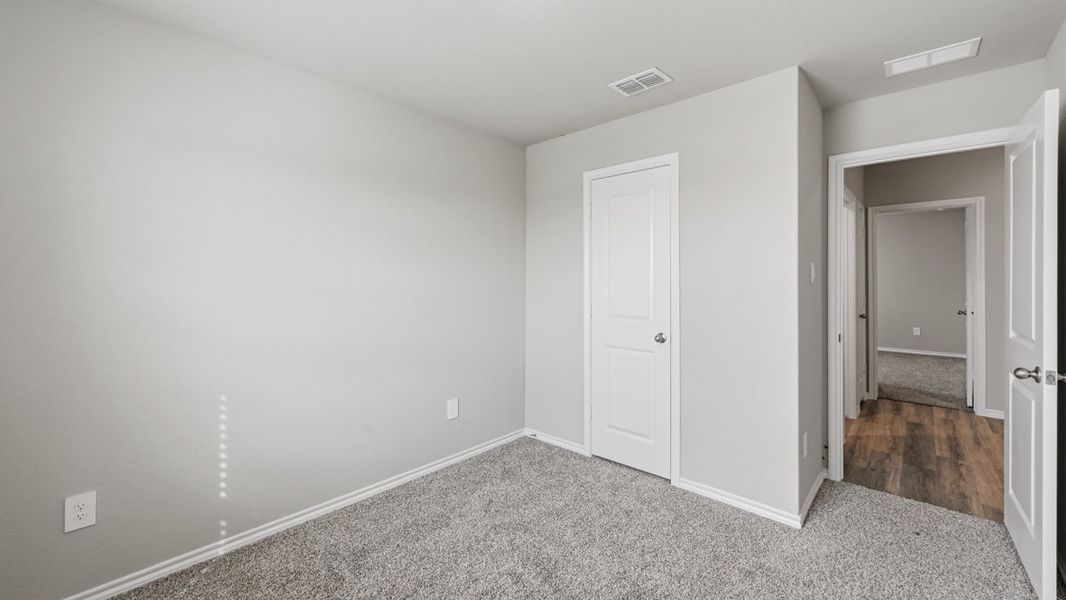 Spacious, unfurnished interior of a new home in Legado, Cleburne (Image 31).