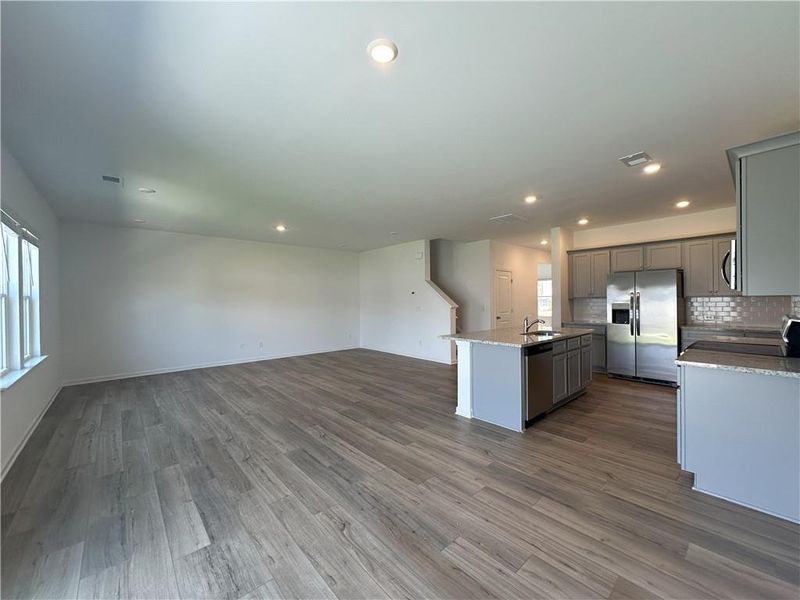 Spacious, unfurnished interior of a new home in Buice Lake, Acworth (Image 24).