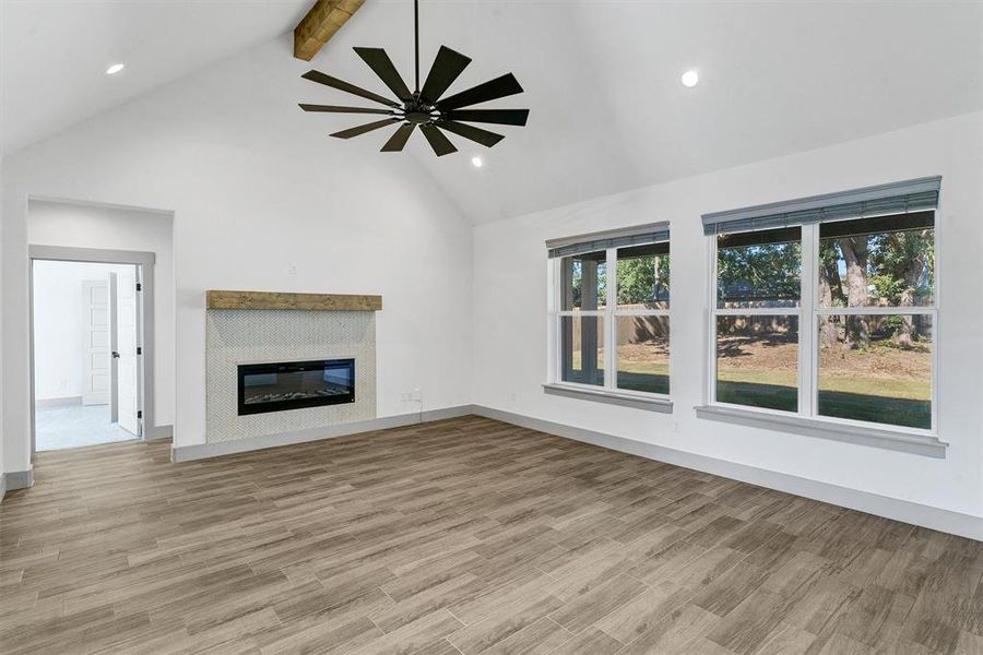 Spacious, unfurnished interior of a new home in , Tolar (Image 18).