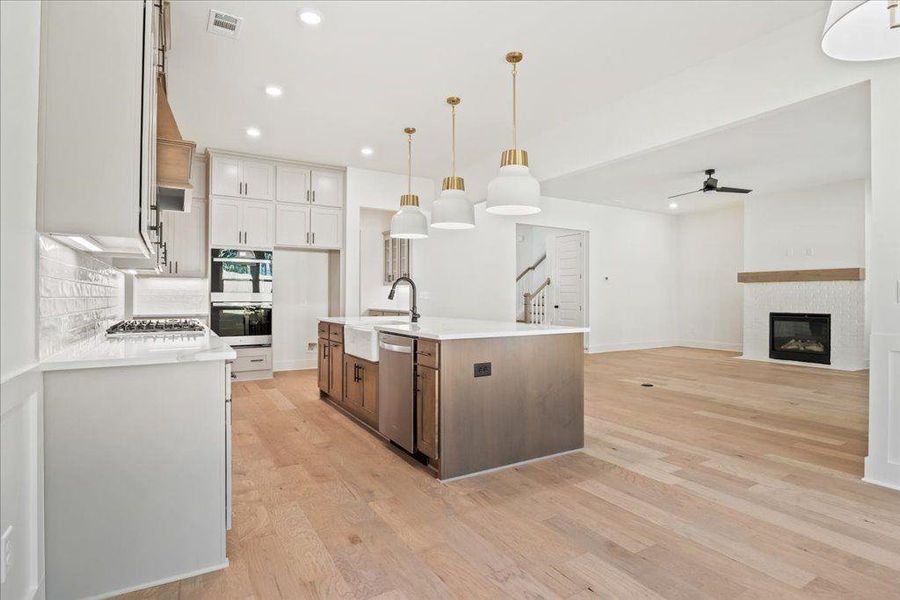 Furnished interior view inside a new home in , Gainesville (Image 10).