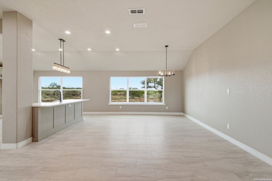 Spacious, unfurnished interior of a new home in , Uvalde (Image 22).