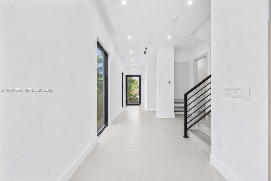Spacious, unfurnished interior of a new home in , Fort Lauderdale (Image 18). Spacious, unfurnished interior of a new home in , Fort Lauderdale (Image 18).
