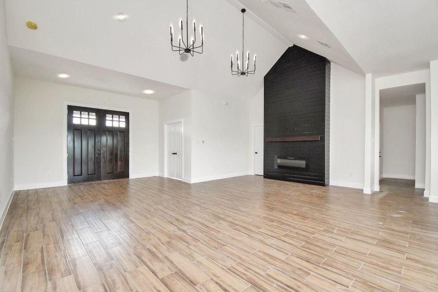 Spacious, unfurnished interior of a new home in , Angleton (Image 21).