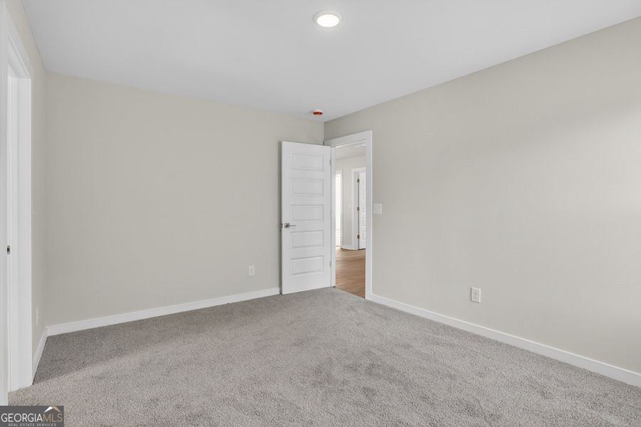 Spacious, unfurnished interior of a new home in The Fairways at Mirror Lake, Villa Rica (Image 53).