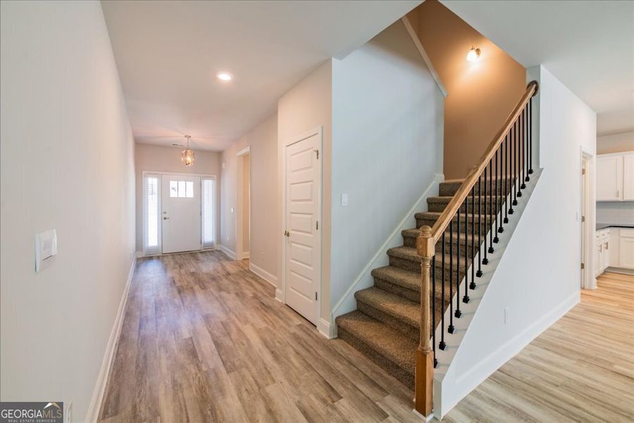 Spacious, unfurnished interior of a new home in Oakview Estates, Macon (Image 29).