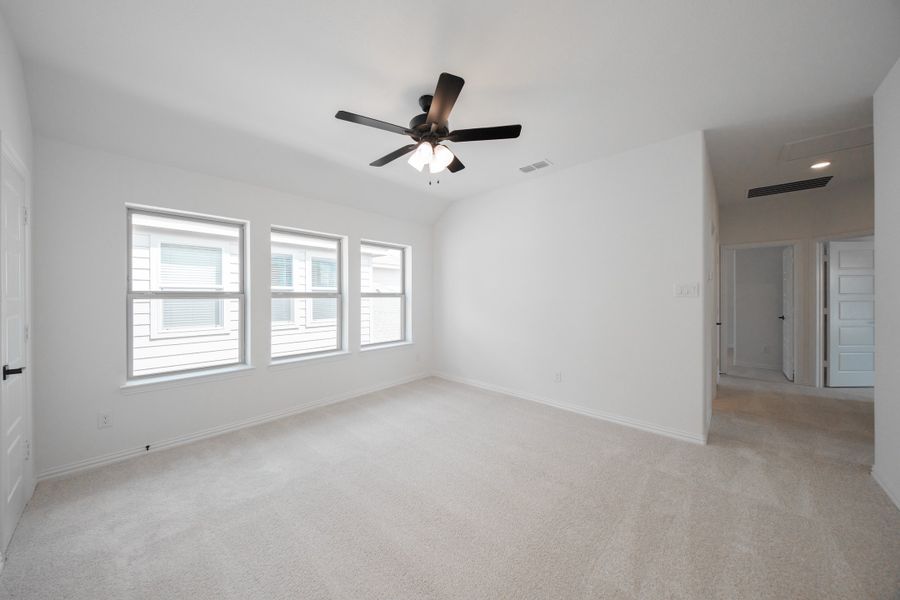 Spacious, unfurnished interior of a new home in Wildflower Ranch, Justin (Image 17).