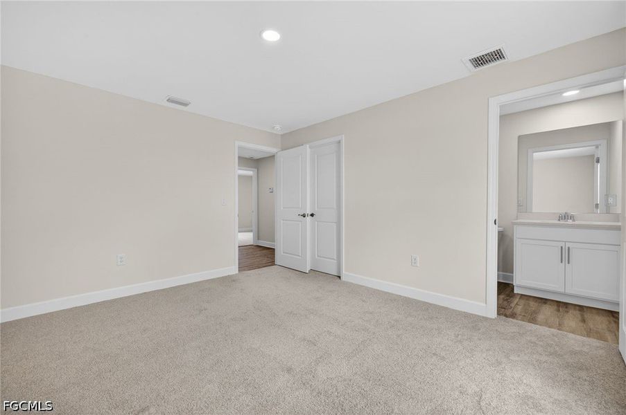 Spacious, unfurnished interior of a new home in Cape Coral, Cape Coral (Image 22).