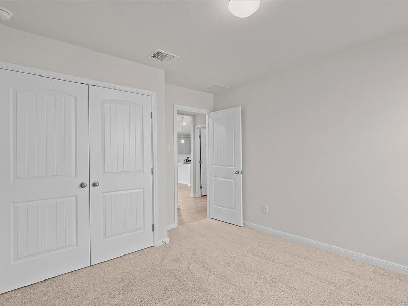 Representative unfurnished interior of a home built from the Lexington 2012 S by Saratoga Homes in Butler Farms, Liberty Hill (Image 26).