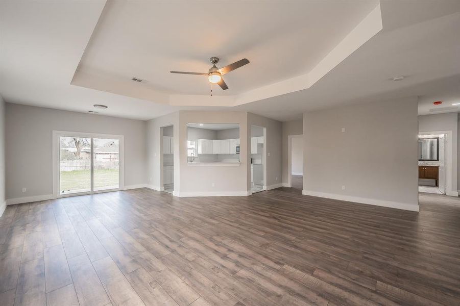 Spacious, unfurnished interior of a new home in , Greenville (Image 15).