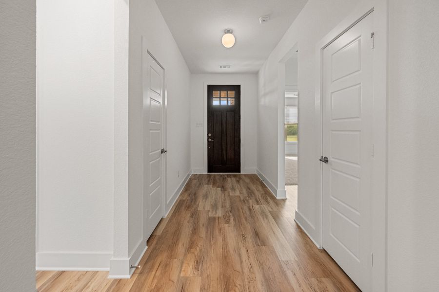 Spacious, unfurnished interior of a new home in Heritage Towne, Midlothian (Image 13). Spacious, unfurnished interior of a new home in Heritage Towne, Midlothian (Image 13).